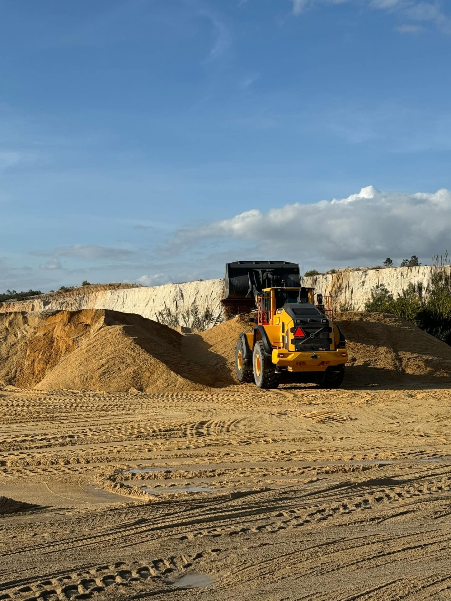 Areeiro da INERCOR em Corroios, Seixal, com extração de areia e agregados